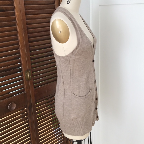 Banana Republic Sweater Vest - Picture 4 of 8